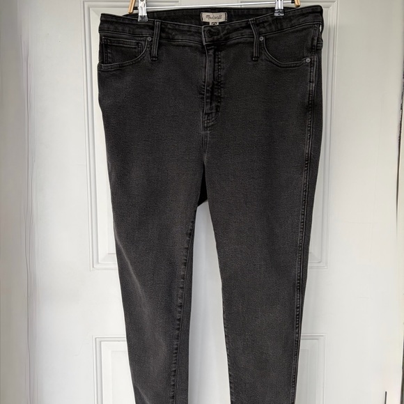 Madewell Denim - •Madewell• 10” High Rise Skinny Gray Jeans - Size 35/20